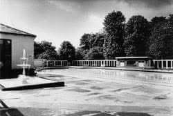 SolihullUpdates's tweet image. #MalvernPark Lido was open to the public between 1954 - 1982. The Lido in #Solihull was purchased by the council in 1954 - it had previously been in use as a privately-owned open air swimming pool since around 1944. m.facebook.com/story.php?stor…