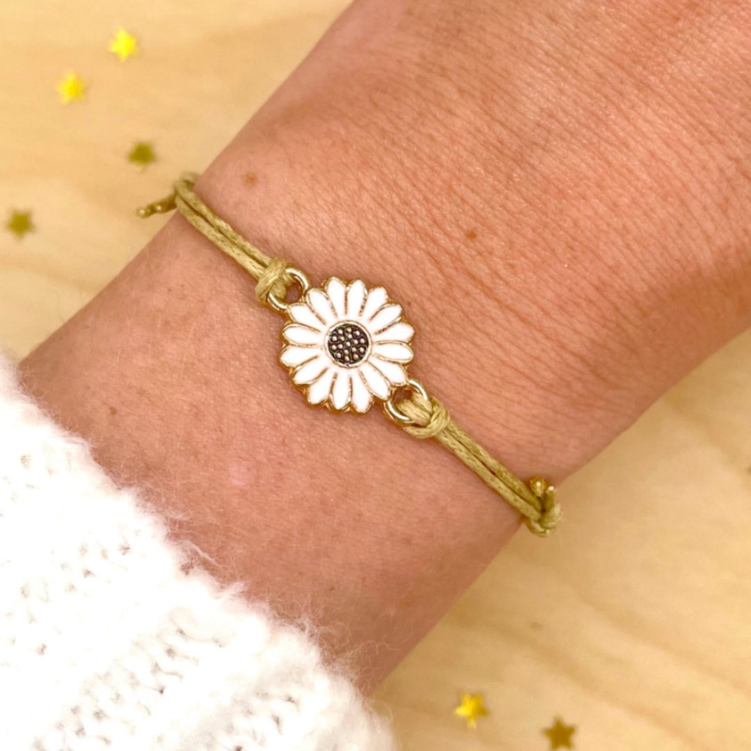 madebyjaneB's tweet image. Cute daisy charm adjustable cord bracelets 🌼🌼🌼🤍

etsy.com/shop/madebyjan…

#UKGiftAM #UKGiftHour #shopindie #giftideas #giftsforher #birthdaygifts #giftsforgirl #TeenGirlGifts #etsyfinds #handmade #bracelets #daisy #BirthdayApril26