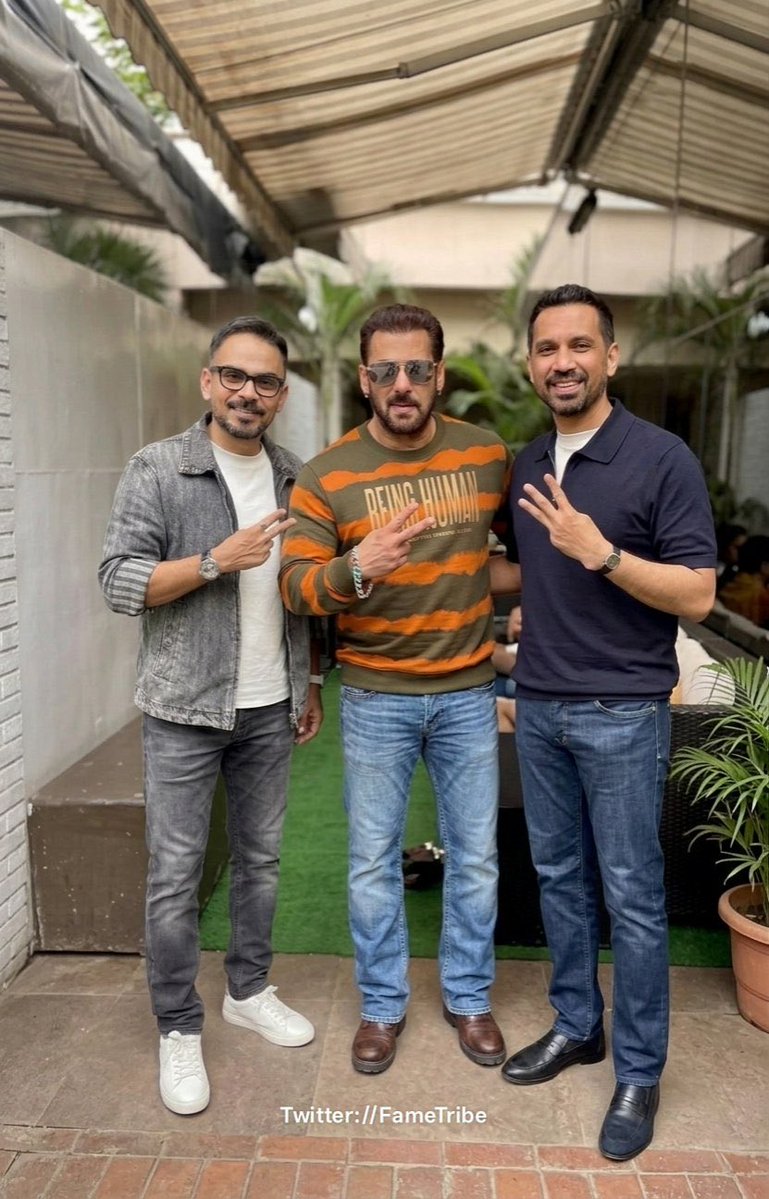 #SalmanKhan - First ₹1000 Cr loadingggg mark this tweet !!

Raj&amp;Dk film will definitely be a game-changer in Salman's lineup 🔥

Imagine #HrithikRoshan as Krrish and #ShahRukhKhan as G.one in this SUPERHERO UNIVERSE 🤩💥