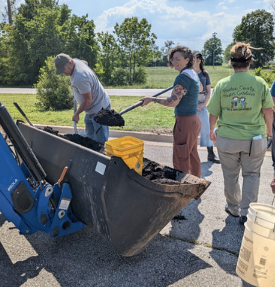AginArk's tweet image. As #gardening season hits its stride, celebrate the compost that makes it all grow.
May 4-8 features webinars, in-person events and even a #compost giveaway.
bit.ly/Compost-Week-26