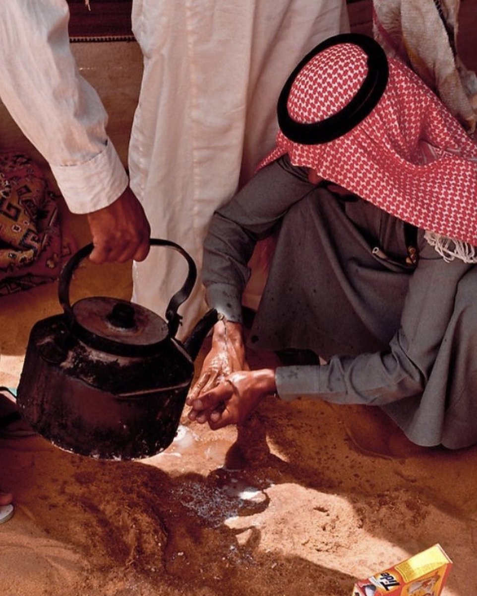 ashiq_almadi's tweet photo. الصورة من صحراء الدهناء عام ١٤٠٣ھ/١٩٨٣م
- هل ما زلتم تستخدمون التايد في غسل اليدين؟ https://t.co/r9XlvYCcb9