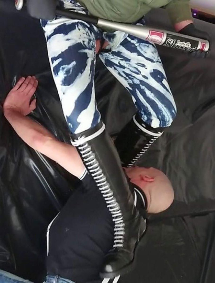 SkinKink tweet media