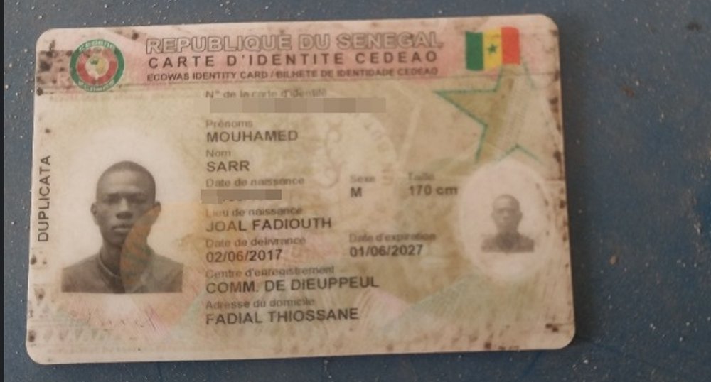 Aliou90BA's tweet photo. Une carte d'identité au nom de #Mouhamed #Sarr, né à #Joal #Fadiouth, a été ramassée et postée sur https://t.co/fAFXnuazw0. Si vous connaissez le propriétaire, contactez qui l'a ramassé ici : https://t.co/QikajwK4Rv 

Partagez ! #Rendob #CarteIdentite #ObjetTrouve #Dakar #Senegal https://t.co/oLcSLEH22E