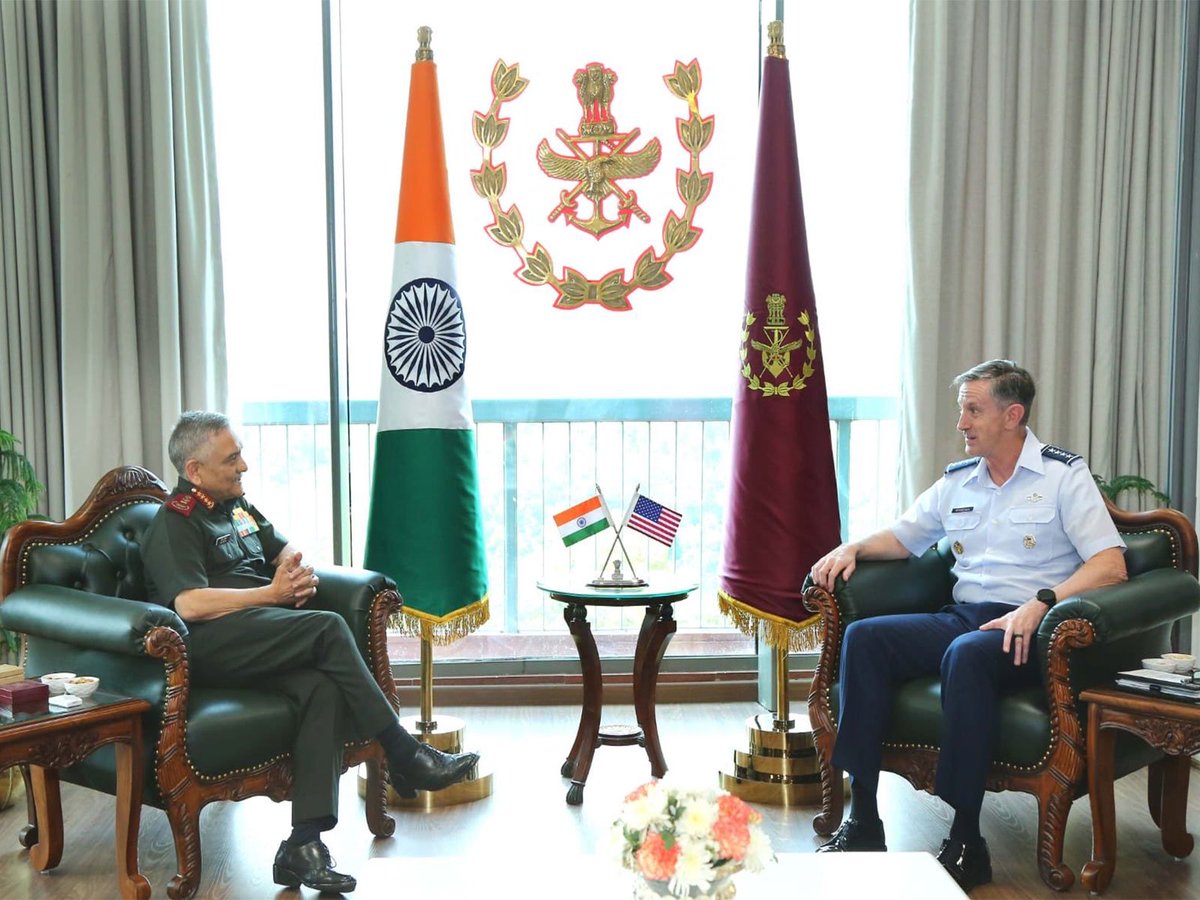 ani_digital's tweet image. CDS Gen Chauhan shares resolve to expand bilateral engagements with US Commander

Read @ANI Story | aninews.in/news/world/asi…

#US #CDS #Commander