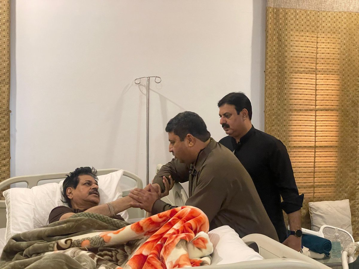 کراچی: پاکستان پیپلز پارٹی ضلع حیدرآباد کے ڈپٹی انفارمیشن سیکریٹری اسد ابڑو اور پروفیسر ارشد ابڑو نے وزیر اعلی سندھ کے معاون خصوصی محکمہ ریلیف ڈیپارٹمنٹ عبدالجبار خان سے ملاقات کی اور ان کی عیادت کی۔

#AbdulJabbarKhanUpdates