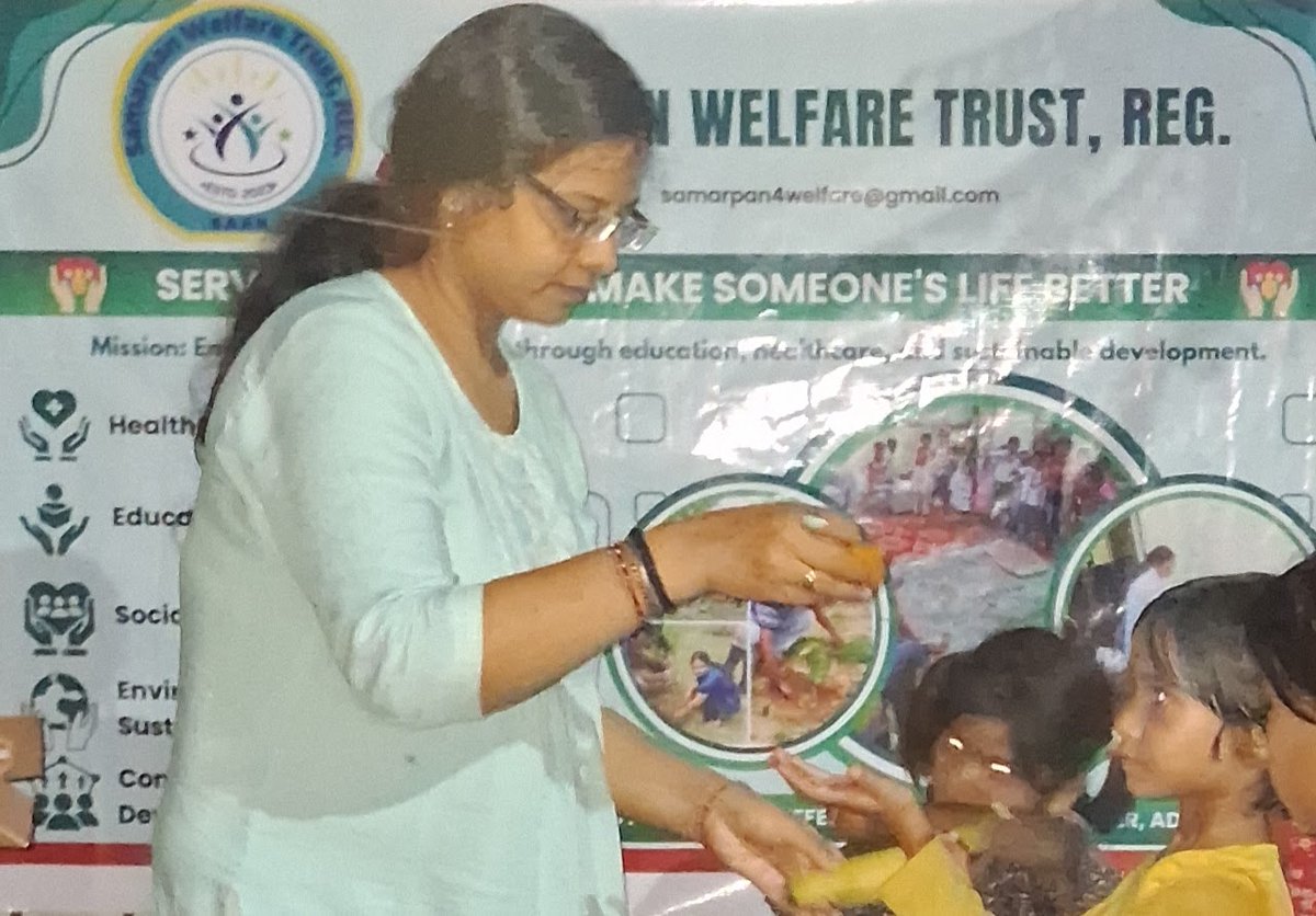SamarpanCare's tweet photo. 10वर्षों से निस्वार्थ सेवा कर रहा ट्रस्ट, पर 25अप्रैल- पहली बार अपने बैनर के साथ मैदान में उतरा,आज सेवा सिर्फ काम नहीं रही-एक पहचान बन गई,और इसी सच्चे समर्पण के साथ ट्रस्ट लोगों के दिलों में अपनी जगह बनाता गया 
 #निस्वार्थ_सेवा #सेवा_ही_धर्म #BeTheChange #ServeWithHeart https://t.co/0R8Oq6C42P