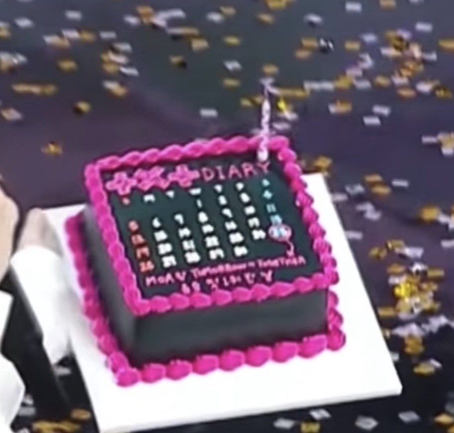 music core’s cake for txt’s first win 💗

“txt diary
saturday - 25th april
moa ♡ tomorrow x together 
the day of the first mucore win ♡”