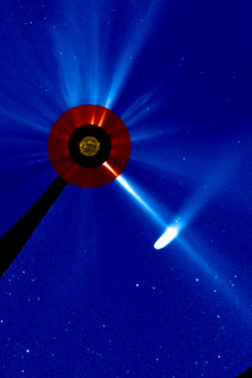 Rolf_Georg_E's tweet photo. Der #Komet C/2025 R3 PANSTARRS 
Im Vorbeiflug zur #Sonne

Aufgenommen von der #SOHO Sonde in den letzten Stunden.

Bild 4 ist am 18.04.26 aufgenommen. 
Fotograf: Gerald Rhemann und Michael Jäger https://t.co/HvW0OiEXeZ