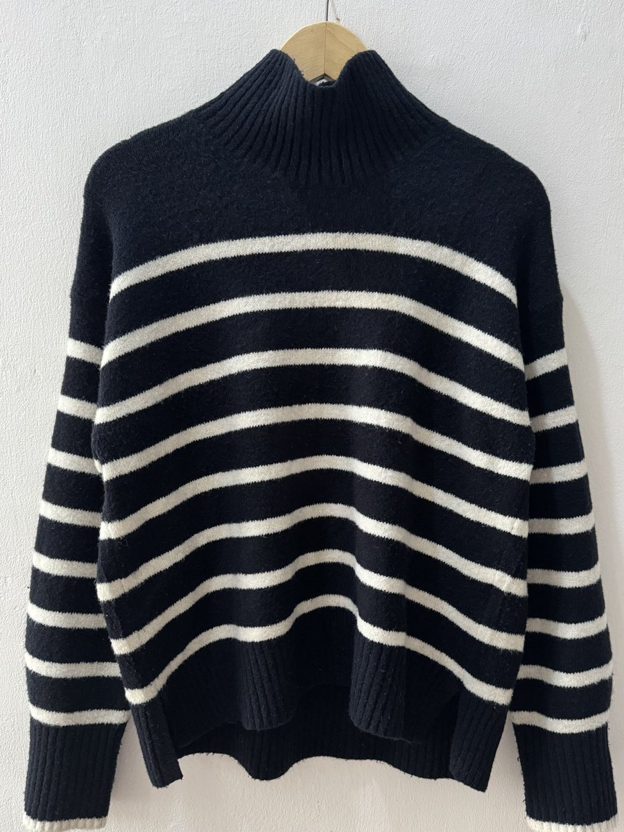 devi_amani's tweet photo. UNIQLO SOUFFLE YARN HIGH NECK SWEATER IN NAVY STRIPES SALUR (L)✨

Ld 116
Pb 52-58
Harga 160
Bahannya lembut empuk! 💕

Link shopee: https://t.co/T0v0MhFzqJ https://t.co/D4E3c7JD05