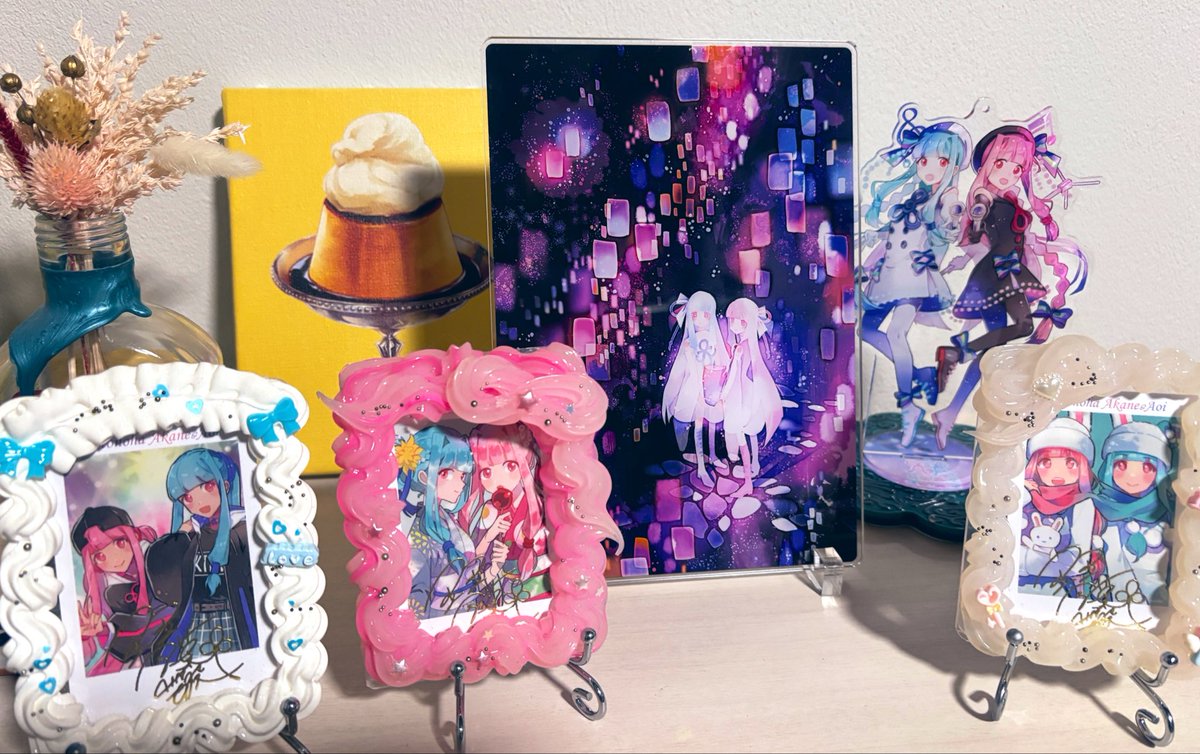 mituo_gaming's tweet photo. ｳﾍﾍﾍｧ…色紙入れてなんか飾るアレのやつ買わなきゃ…祭壇の2段目？見たくなる段も買わなきゃ…かわい…かわい… https://t.co/3JUCZP8vci