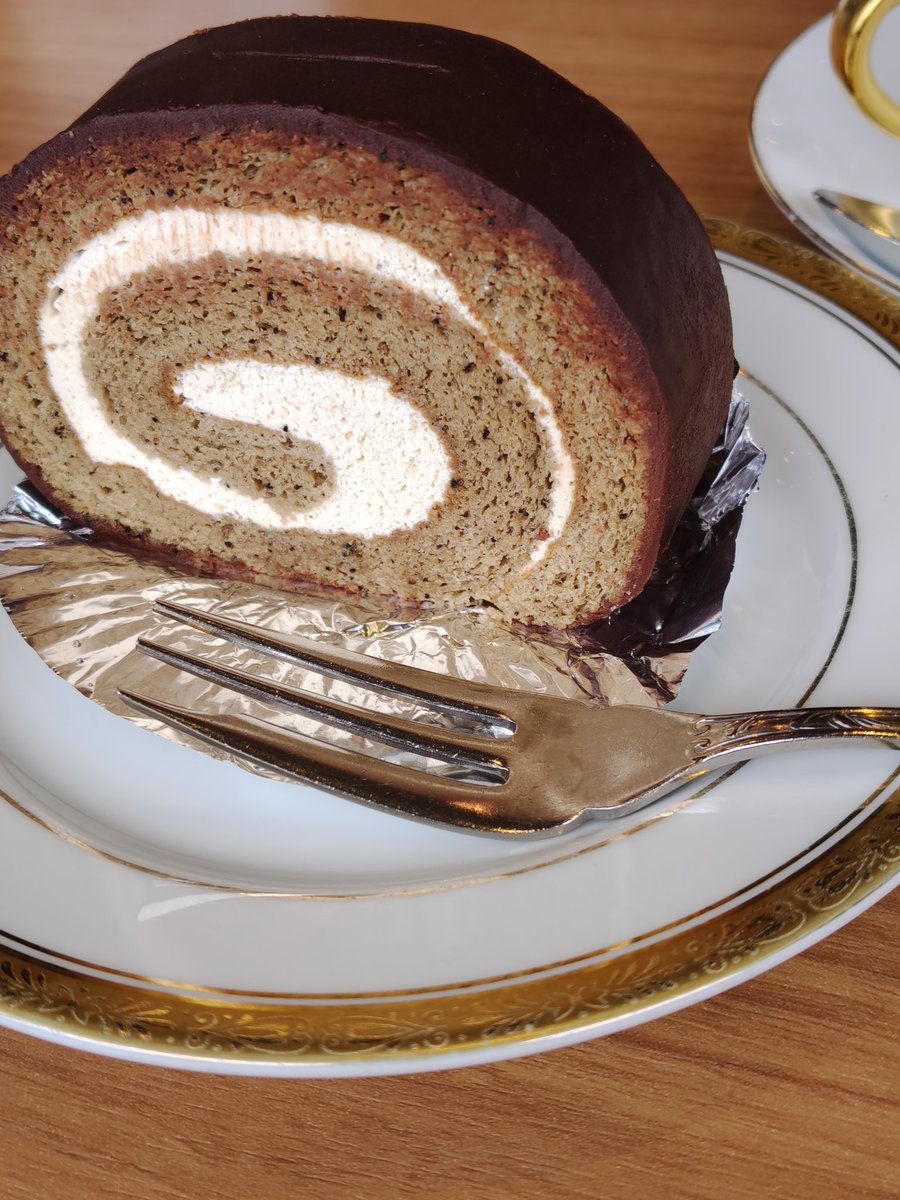 #あわいの民エアお茶会
お茶会開催1日目、ありがとうございます(*^^*)！
美味しいサンドウィッチとロールケーキでお祝いします。