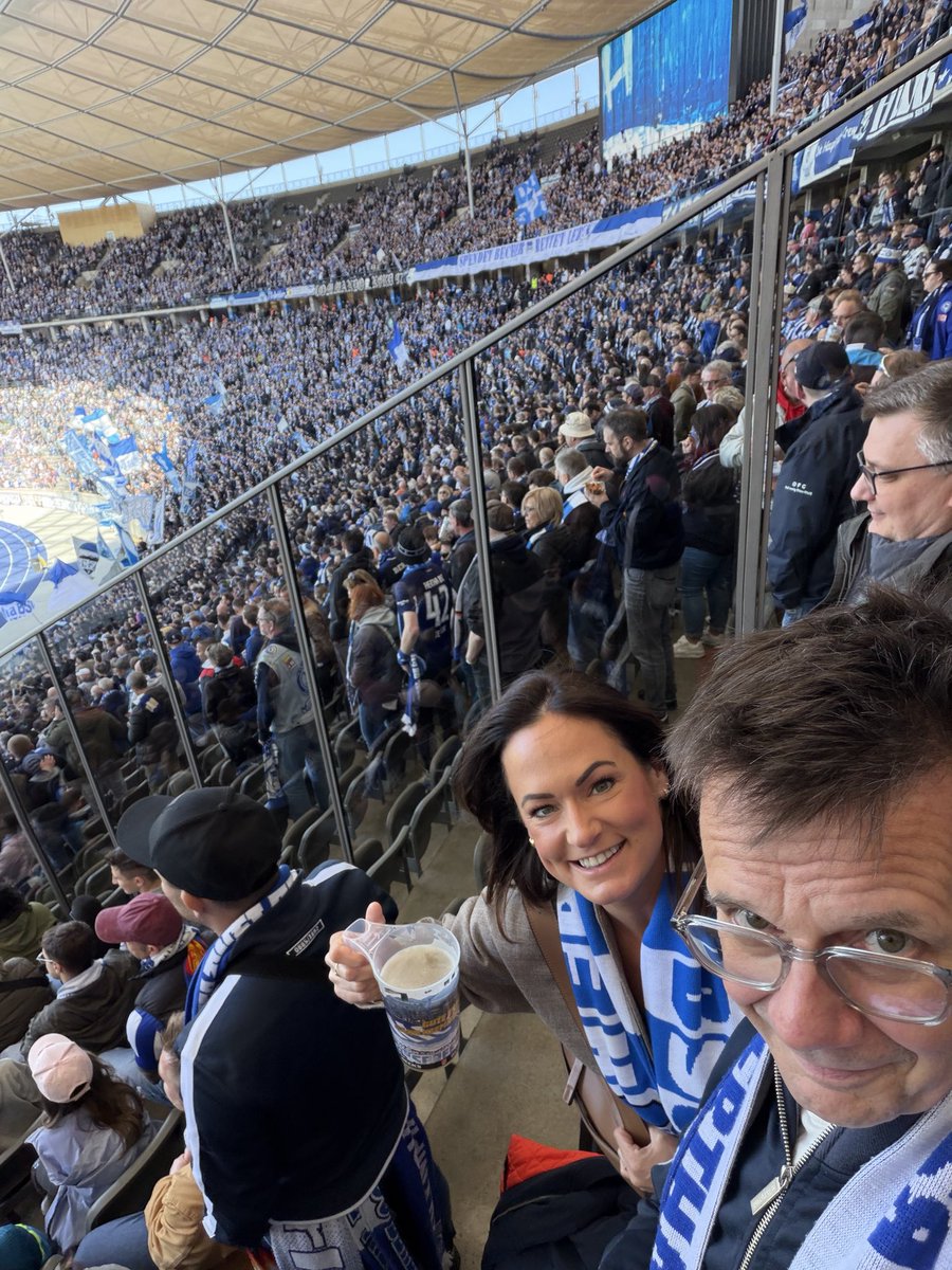 #hahohe Groeten uit <a href="/Oly_Berlin/">Olympiastadion Berlin</a> met <a href="/BarbaraVugs/">Barbara Vugs</a> #bscksv