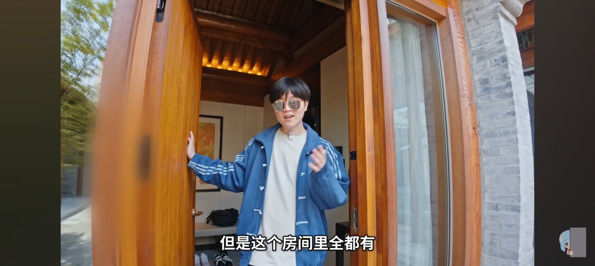 chiulabs's tweet photo. 我把 LKs 视频里他侧面和正面截图发给 Gemini，让它猜一下 LKs 正脸的样子。它猜的结果见图一。 https://t.co/dm1qeyxH4m