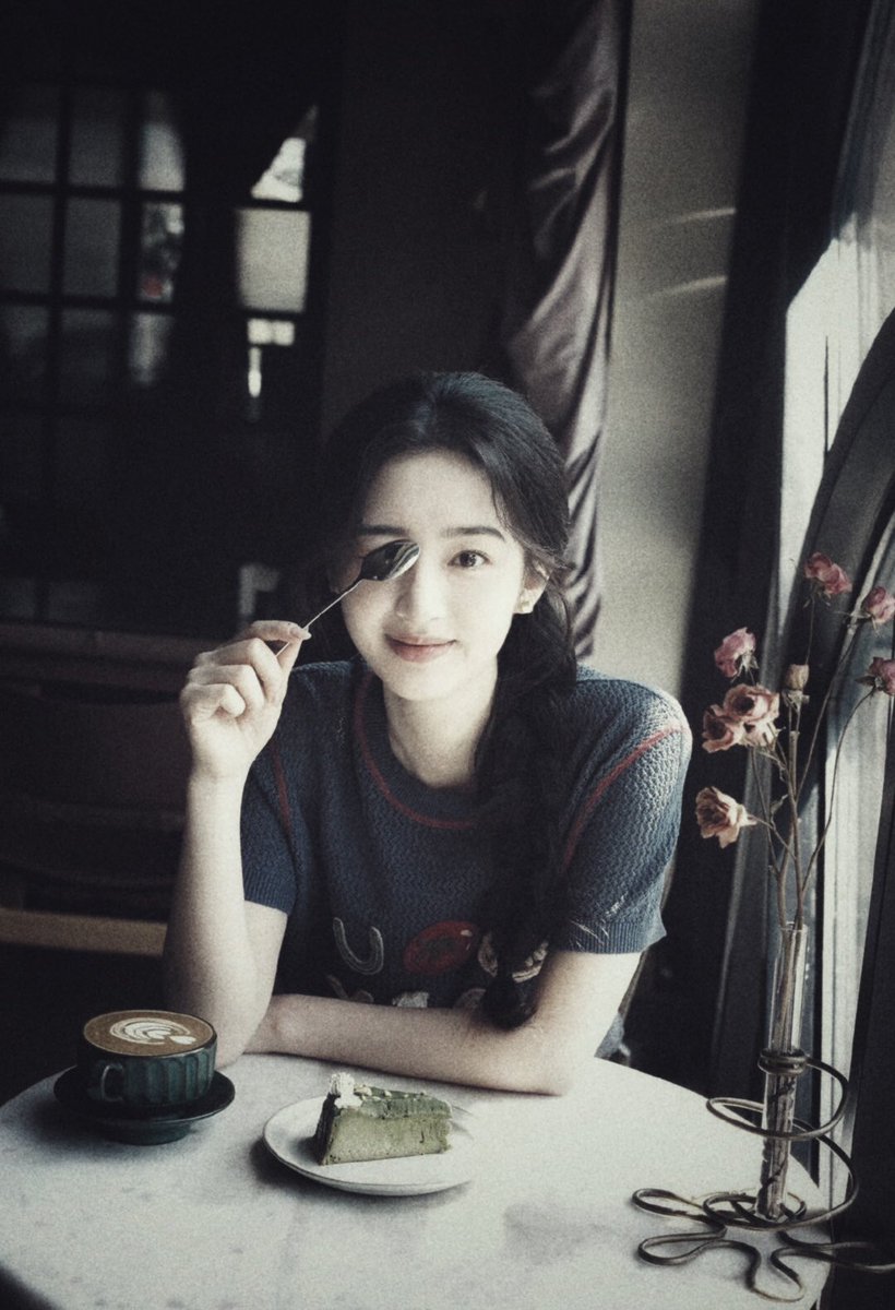 ️️

✾𓂃 𝒮𝓌𝑒𝑒𝓉 𝓂𝑜𝓂𝑒𝓃𝓉𝓈 𝒾𝓃 𝒻𝓇𝒶𝓂𝑒𝓈 ⋮ Today was one of those days where nothing big happened, but everything felt meaningful. I went out with my little deer, we found a café, ordered desserts, took too many pictures, and stayed there for hours just talking.