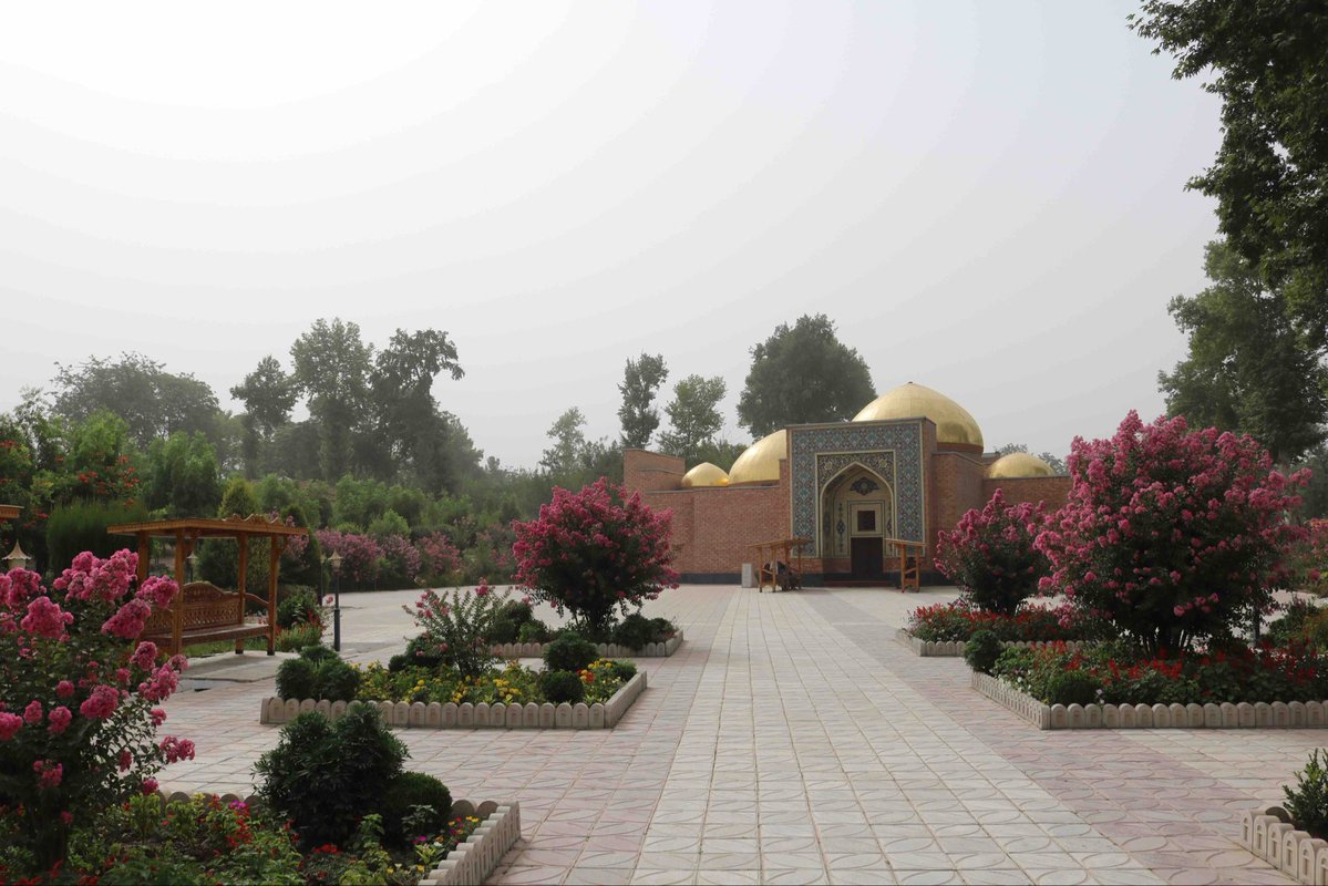There is a remarkable story of the Kubrawi Sufi master and descendant of the Ahl al‑Bayt, Sayyid Ali Hamadani, who saw the Prophet Muhammad (ﷺ) in a dream instructing him to bring Islam to the people of Kashmir. Despite being discouraged by others, who warned that the journey