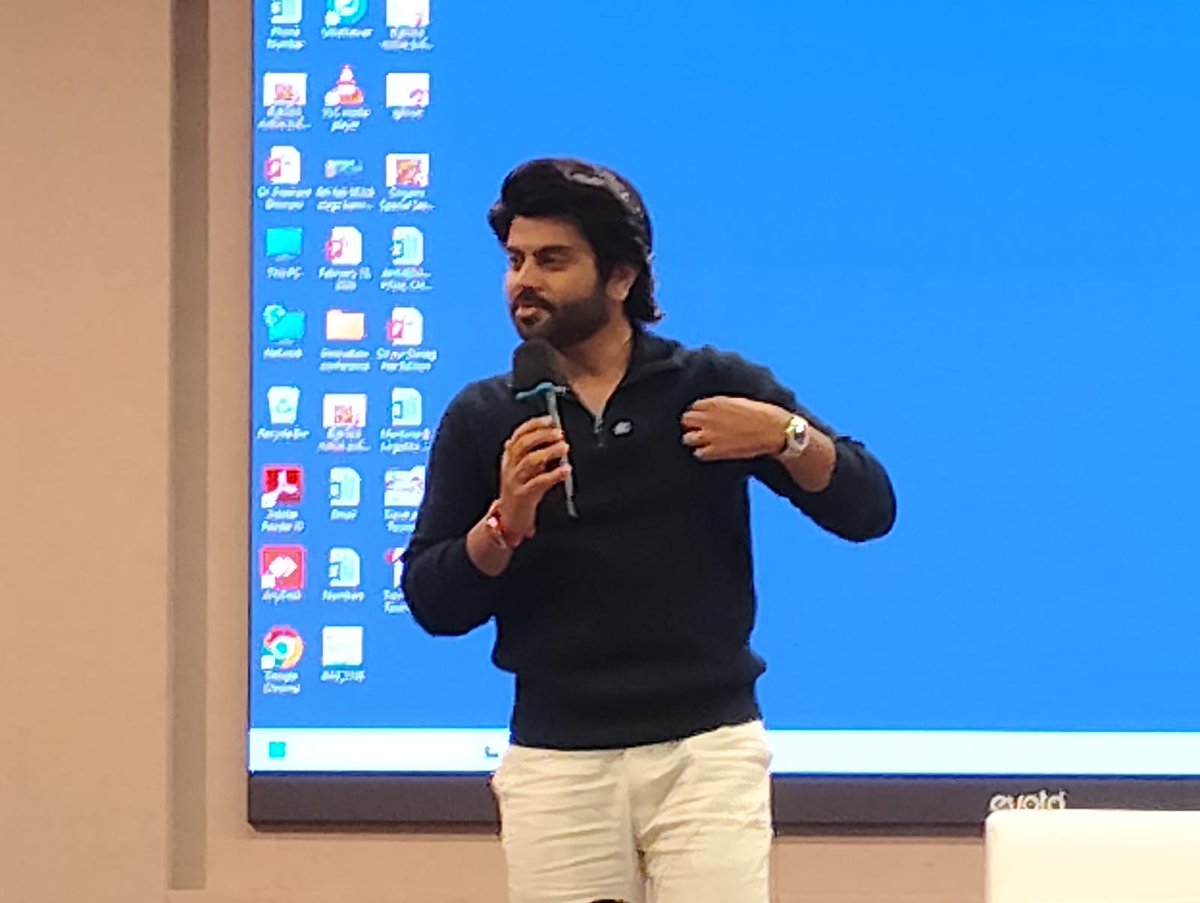 LoharSumant's tweet photo. Yesterday morning attended session on Art, Science & Commerce of Podcasting by one of the finest Podcaster - @jaythadeshwar
Great insights, real experiences & usecases shared by him was a pure gem.
#learningmatters #podcastingworld #gujaratipodcast https://t.co/ojY6EcyaqH