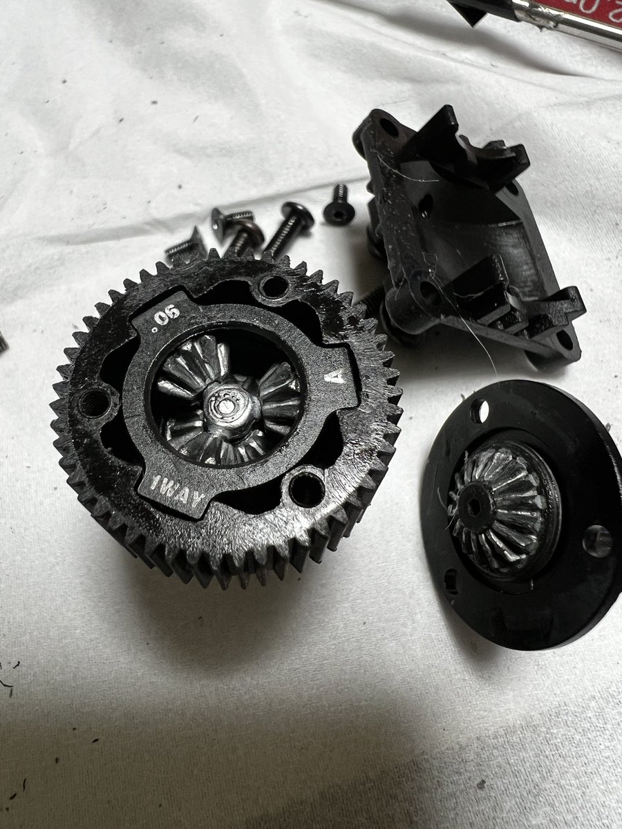 kaie2023's tweet image. #RDX 壱号騎
#KKPIT 1wayデフをメンテ

結構な頻度で走らせたけど、汚れ・削れも無し

ちなみに三叉とギアは初期の物のまま

サッと洗浄してドライシリコン吹きで完了

#ラジコン #ドリフト
#ゆるドリどうでしょう