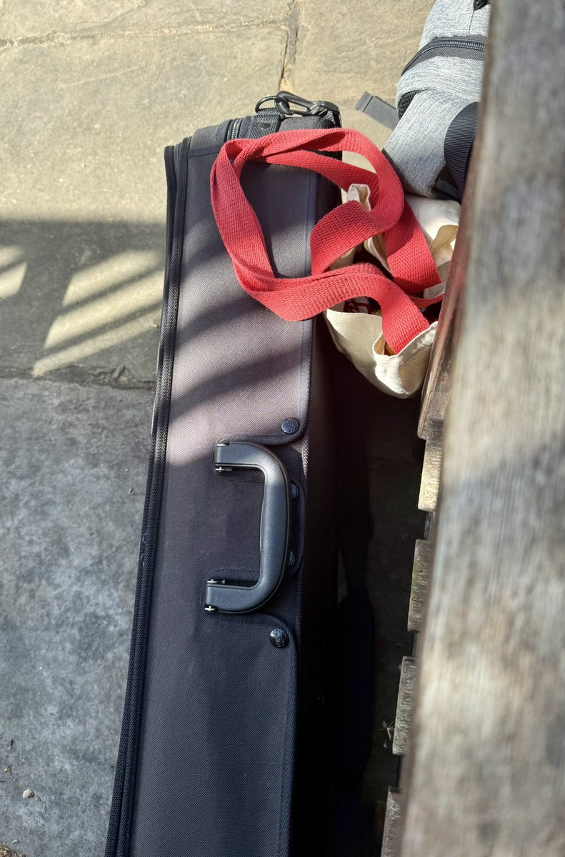 HeartDaveWebb's tweet photo. An early trip into London together to enjoy the Spring sun, now I’m off for rehearsals and a concert tonight. Playing #viola again so always an enjoyable time. #music is my other #medicine I can’t live without 🎶❤️💛❤️🎻
#forevergrateful https://t.co/blW5FOvjYq