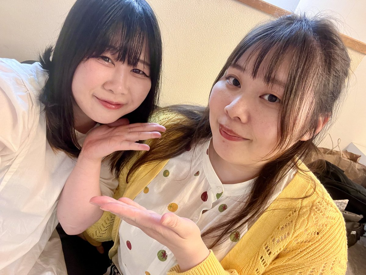 ふぉぉ🫧
1日目が終わりましたあ！！
そして明日が千秋楽❣️
早すぎるよ〜✈️
最後まで走り抜けるぞー❤️‍🔥
 #ワルツ06

自撮りに苦戦してたら一緒に映ってくれました☺︎☺︎
うれし🥰