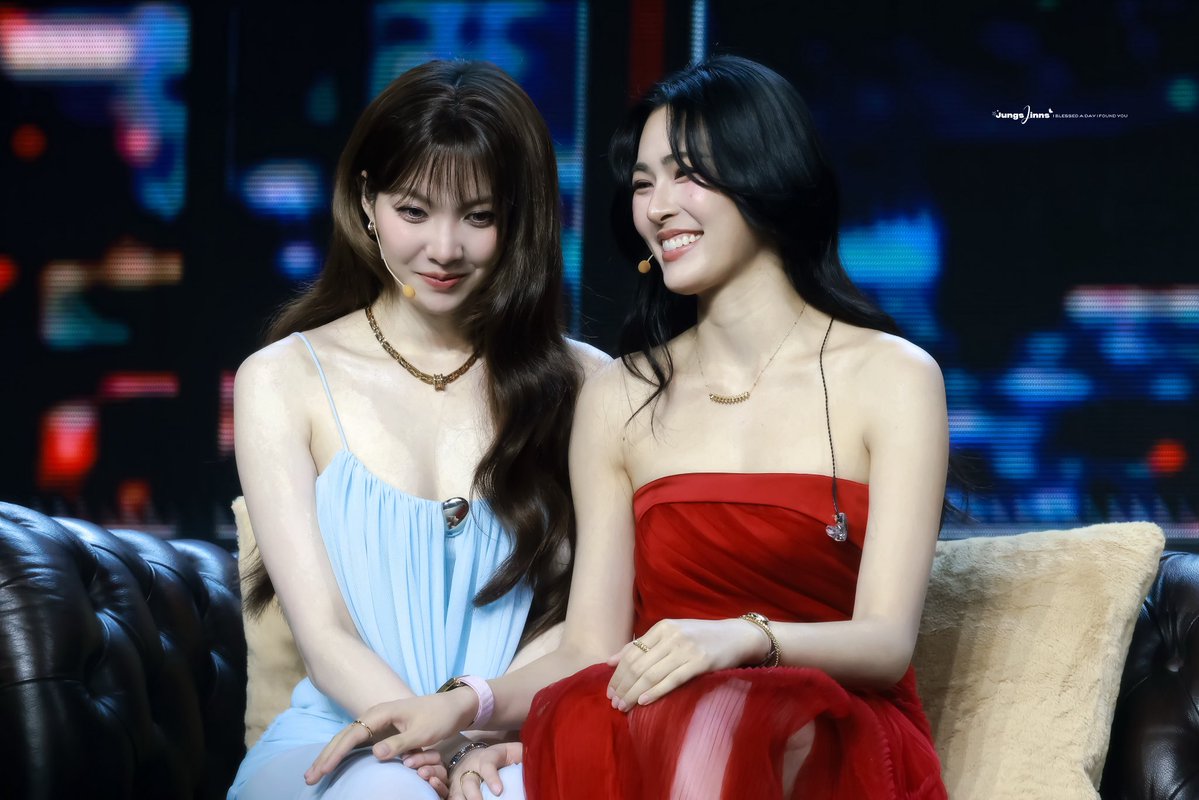 260425

LINGORM X NOOM KANCHAI #LingOrmHeartTalkXKanchai 
#LingOrm #หลิงออม‌