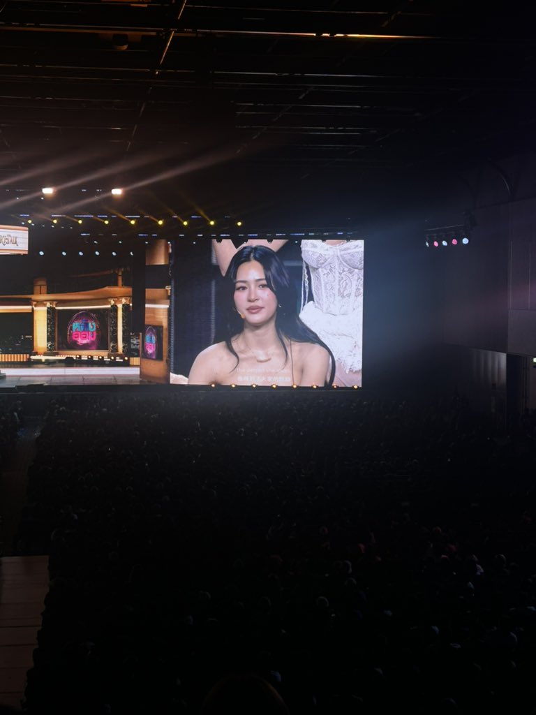 ตอนจะหมดสัญญาพี่หลิงเกือบไม่ไปต่อในสายนี้เพราะรู้สึกว่าไม่เหมาะ แบกรับไว้คนเดียว กินข้าวไม่ได้ผอม ไม่ได้ออกกำลังกาย คนที่ชอบกินขนาดนี้แต่กินไม่ลงอะ คงหนักมาก ดีใจที่ได้ค้นพบพี่วันนี้เก่งมาก