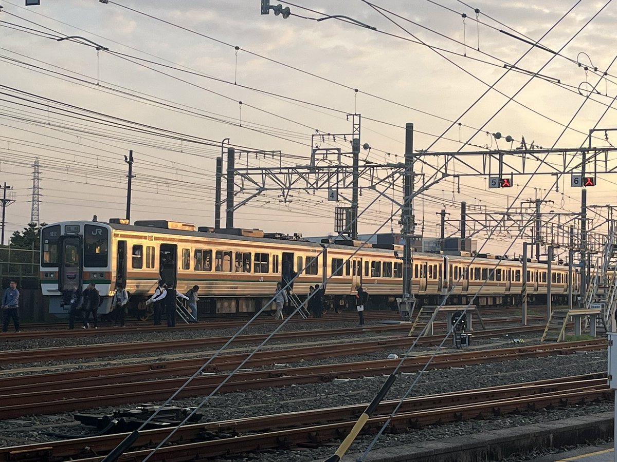 0126_morry's tweet photo. 213系廃車回送ツアーを撮影しに
浜名湖第三鉄橋と西浜松へ
今回も最後の雄姿を撮影することができました。 https://t.co/9DIDPX0aeu