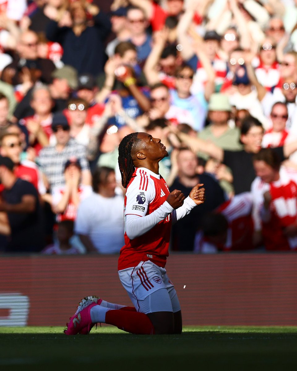 Premier League tweet media