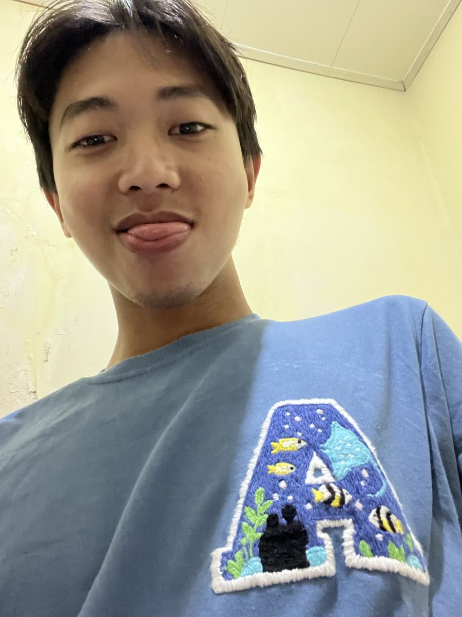 nokigaling's tweet photo. SHE KNITTED A CUSTOM SHIRT FOR ME HEHE https://t.co/AXctj4u0LA