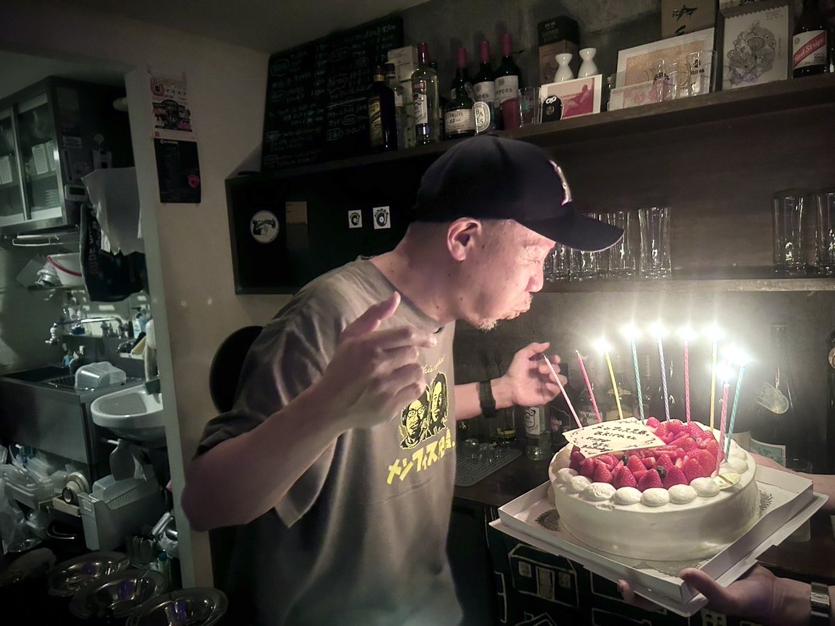 DaMemphis's tweet image. 65🔥
素敵な夜でした。
ホントに沢山のひとがお祝いに来てくれて...
忙しすぎて集合写真も撮り忘れ。。
オイラつくづく幸せな男だなあと心から思う♡
みんな
これからもどうぞよろしくね✨

#メンフィス兄弟。
#dj 
#みんなの笑顔が私の栄養分