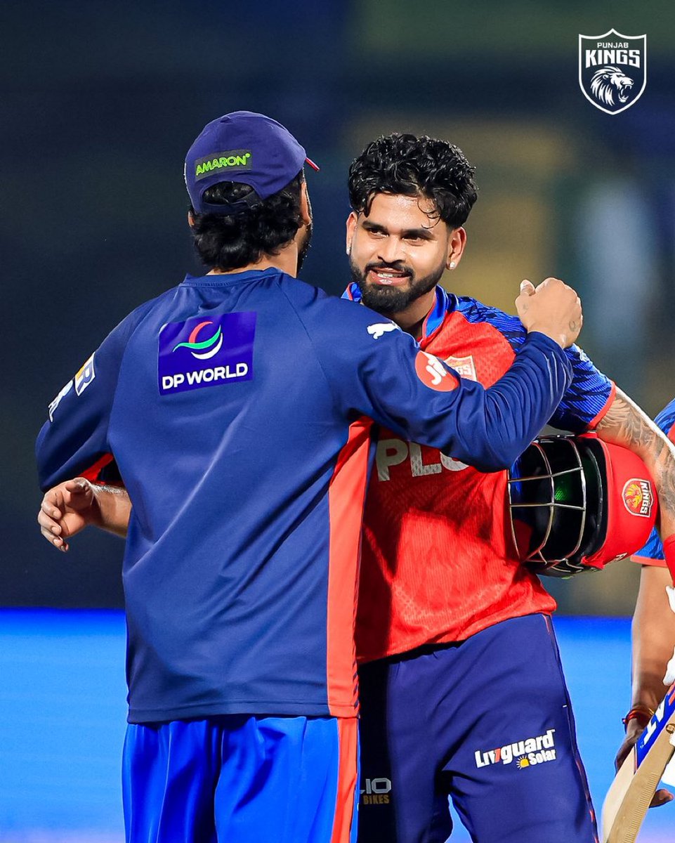 mufaddal_vohra's tweet photo. KL Rahul hugging and congratulating Shreyas Iyer. ❤️ https://t.co/aHMTRTsy5L