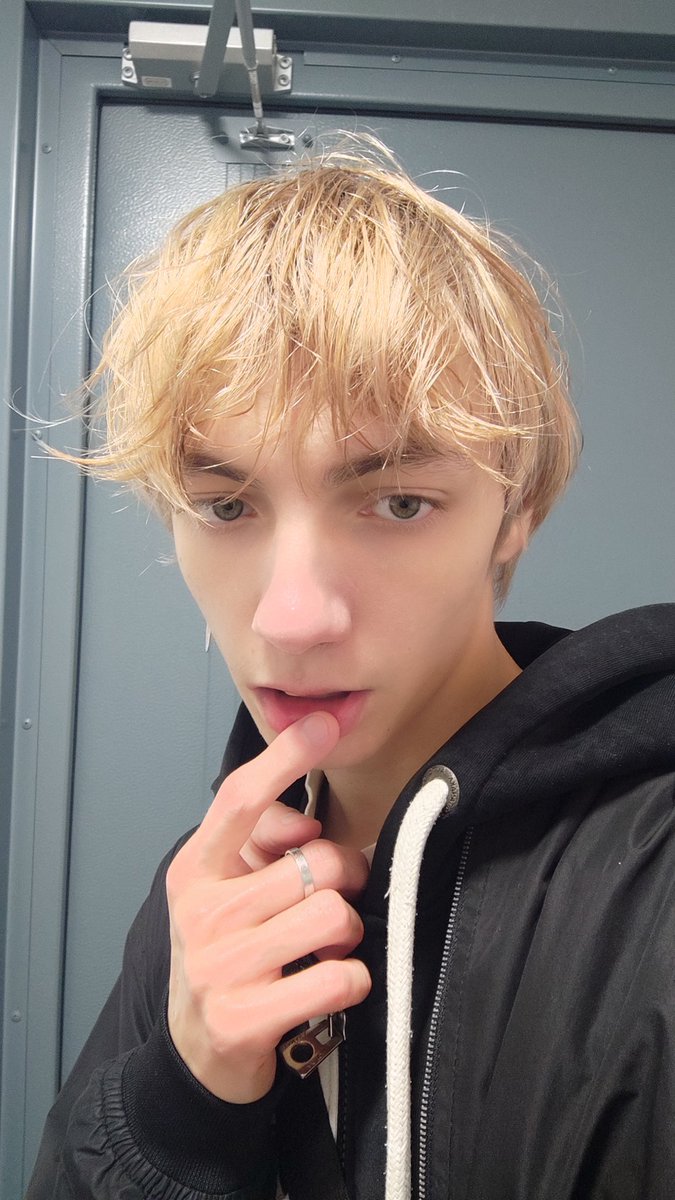 последний пирожок tweet media