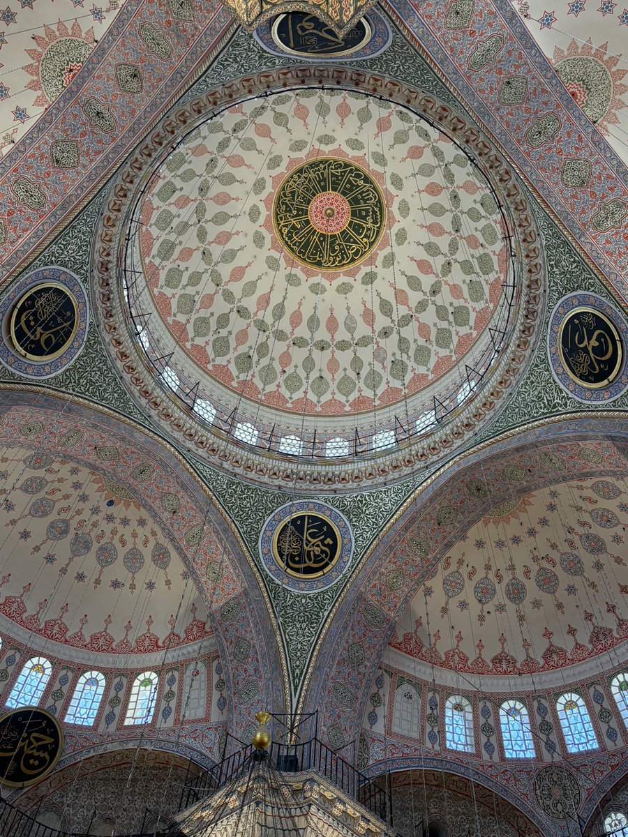fattyclemenza's tweet photo. İstanbul’un kubbeleri:
-Yeni Cami
-Taksim
-Dolmabahçe
-Ortaköy https://t.co/dYf5WHmRGj