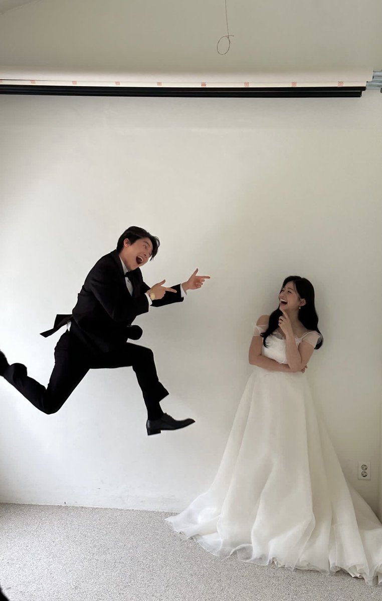 <21세기 대군부인> 성태주 役 이재원 인스스
태주다영 웨딩사진 올려준 거 미쳤나!!!
웨딩사진도 태주다영다워서 함박웃음 나옴