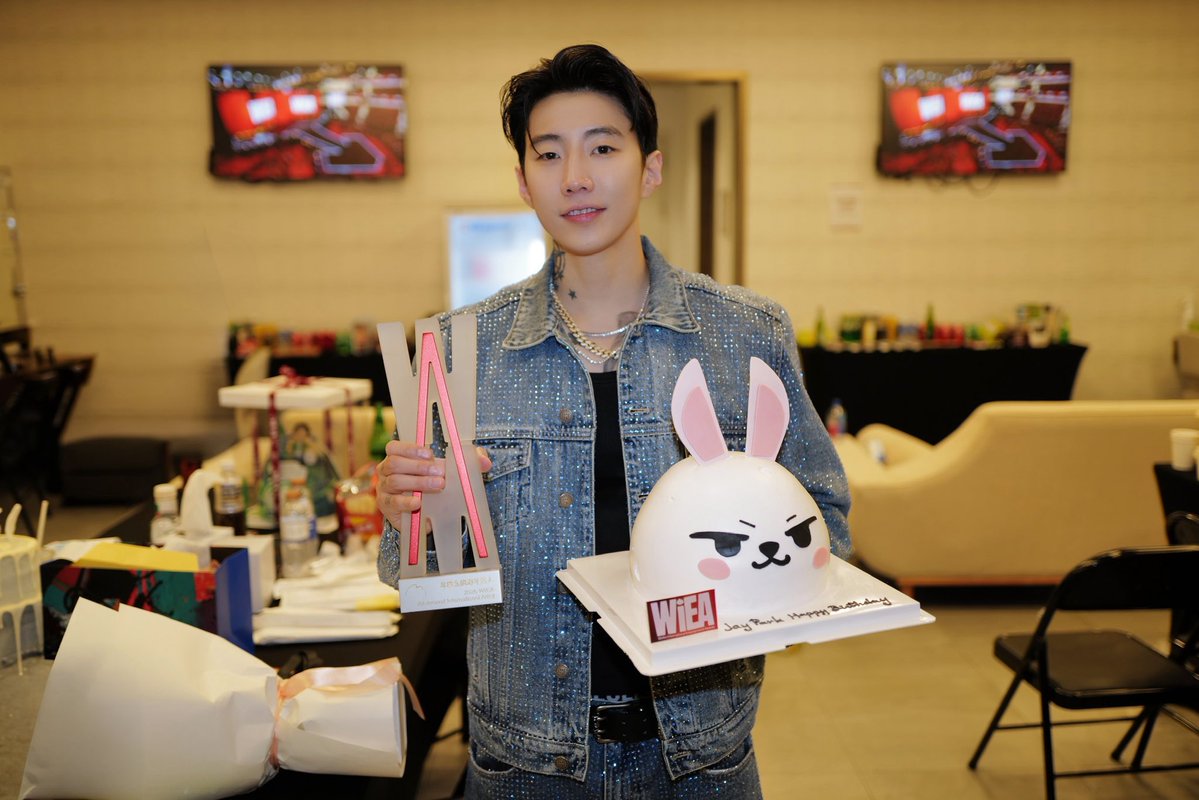 Fa'r Away tweet media