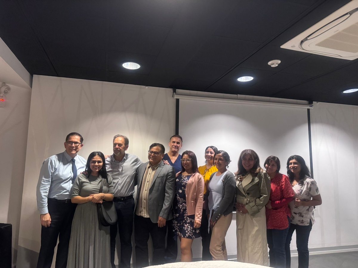 marce_ebner's tweet photo. Un profundo agradecimiento a los colegas hematólogos de Lima, Perú, por la invitación. Ha sido un verdadero honor poder intercambiar experiencias sobre el manejo de pacientes con SMD. Destaco nuevamente el alto nivel de profesionalismo de BMS. https://t.co/QJCdaAn2P6