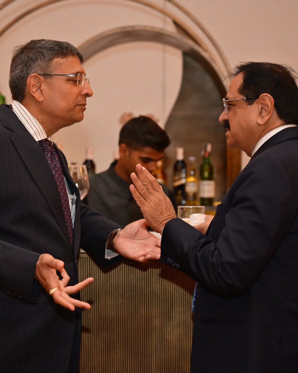The Economic Times Front Row tweet media
