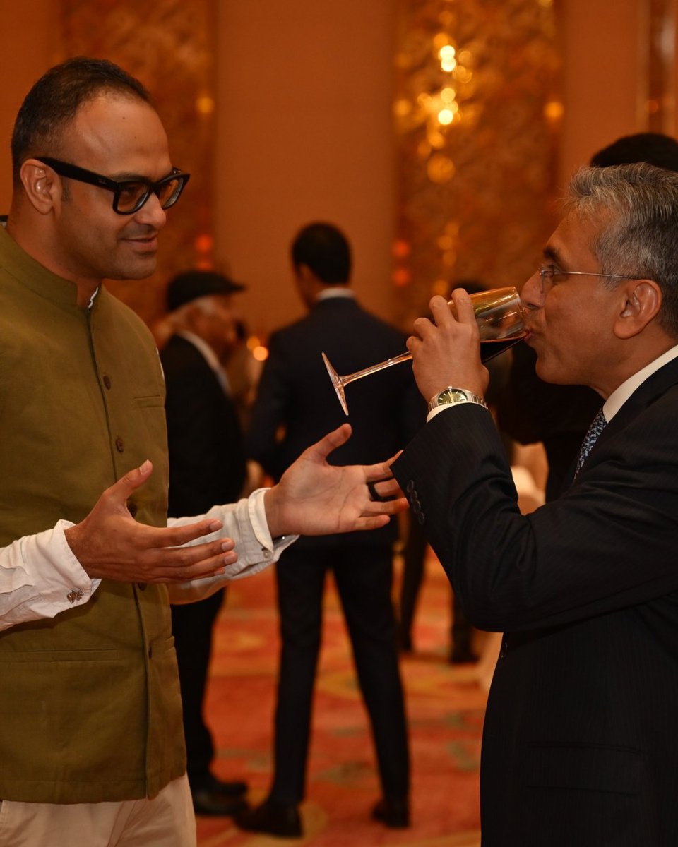 The Economic Times Front Row tweet media