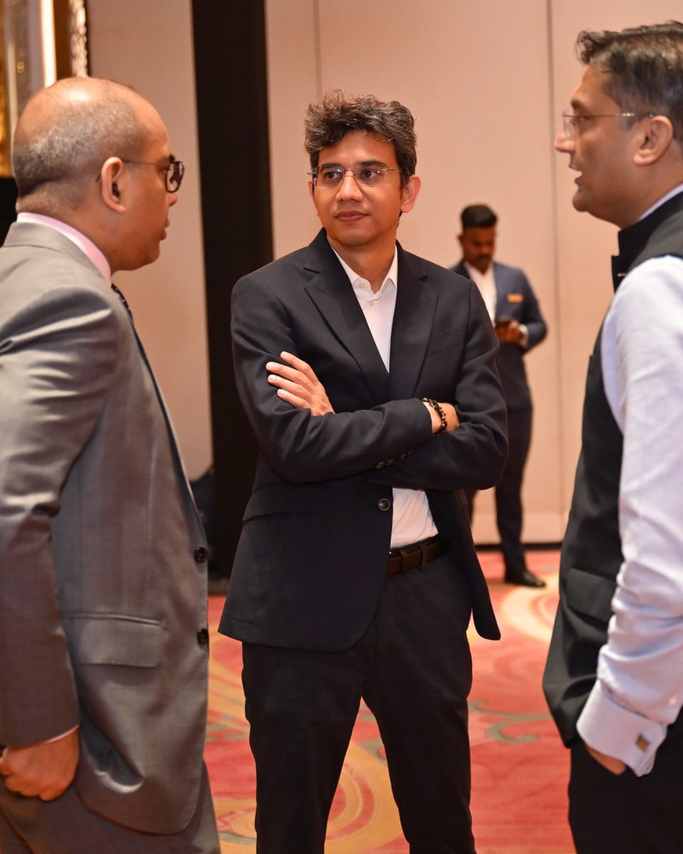 The Economic Times Front Row tweet media