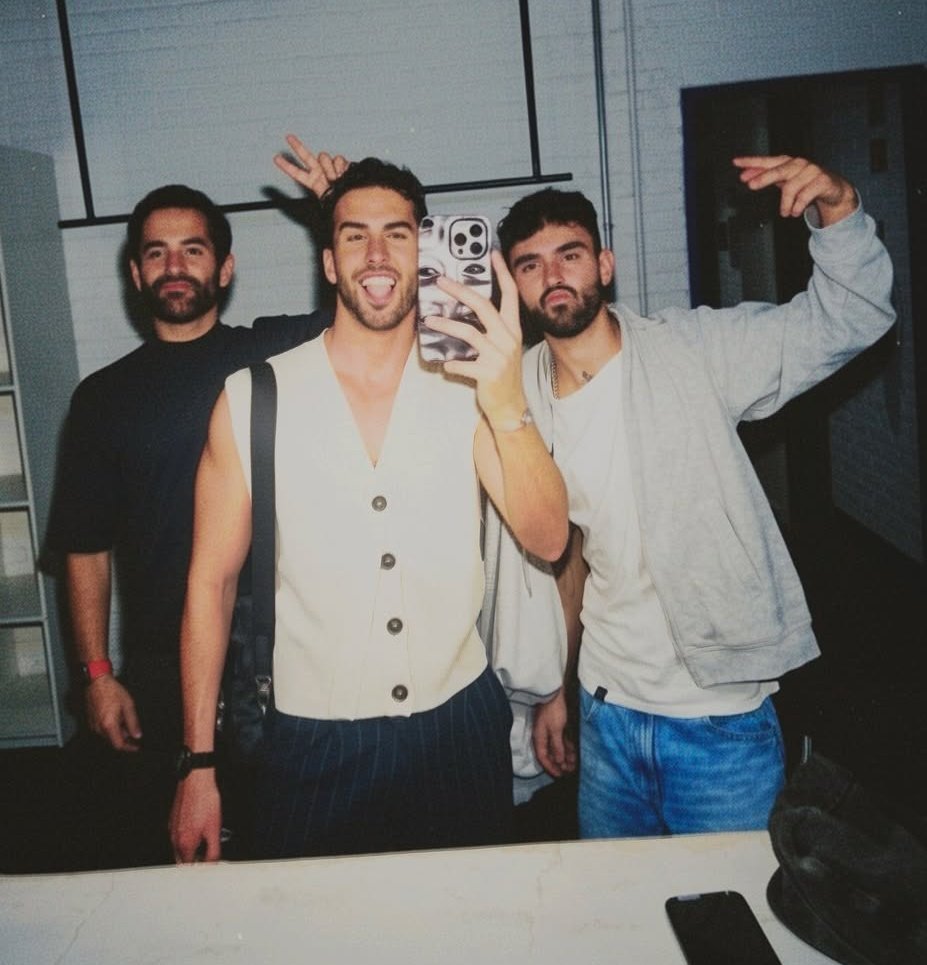 Jorgedd_11's tweet photo. Así el team de ayer 😺😸😽
Joaquin en ig de Roberto Carlo por su 1er función juntos, doble horario y de vuelta en el Milán. Una noche para recordar
🎭🔥#Afterglow #Joaquinbondoni https://t.co/JyU1eoXiJn