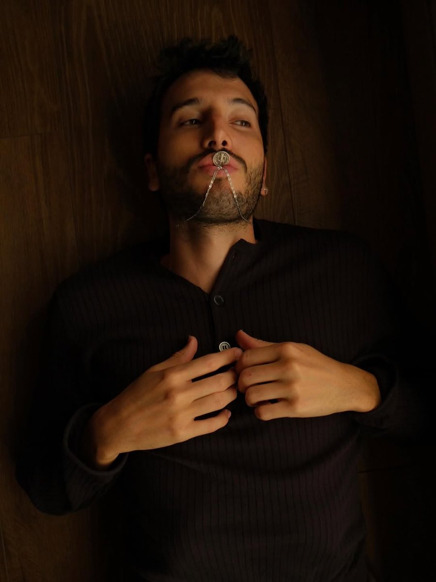 Dato curioso de @sebastianyatra l ¿Sabías que 'Yatra' significa "camino sagrado a lo divino" en hindú y que su mamá fue quien le aconsejó ponérselo como nombre artístico? ✨

Te leemos! #sebastianyatra