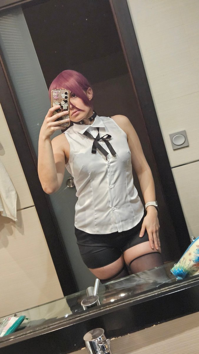 Reze pa la Ficzone 🌸
ko-fi.com/momovhime