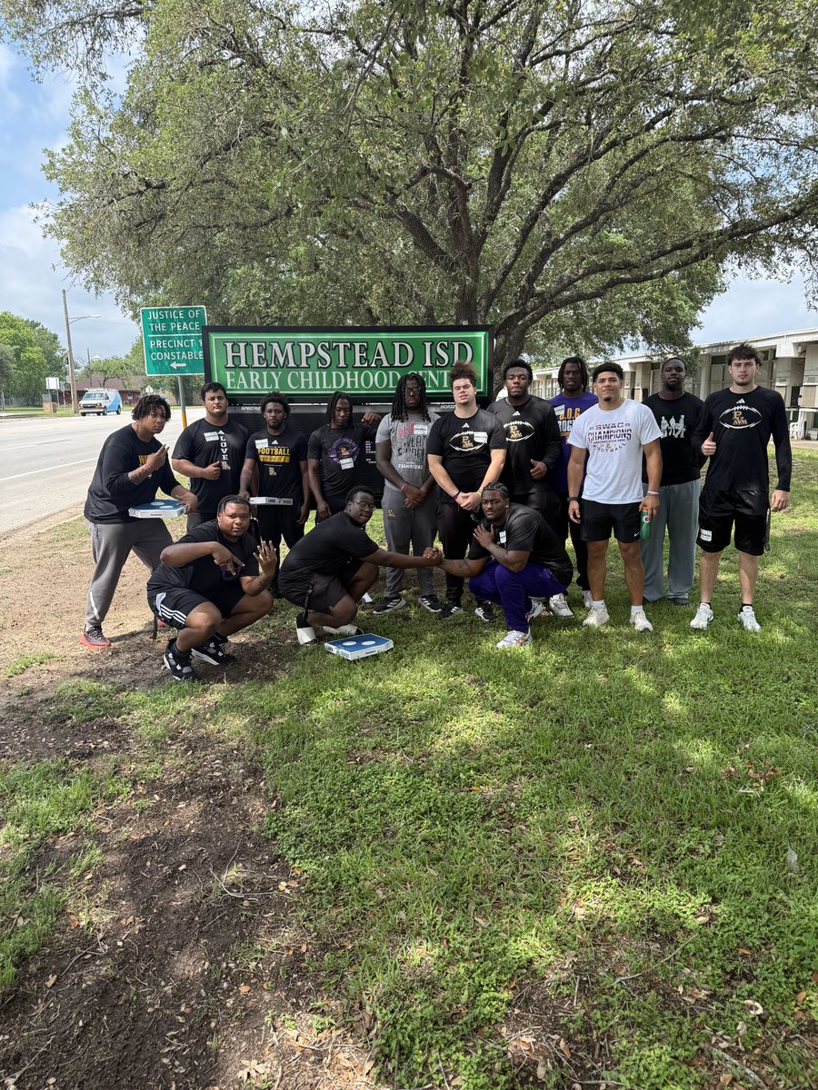 pvamufb_'s tweet image. Huge thank you to Hempstead Early Childhood Center for having us out—Field Day was a success!

#FTF | #DOG | #PVAMUFOOTBALL