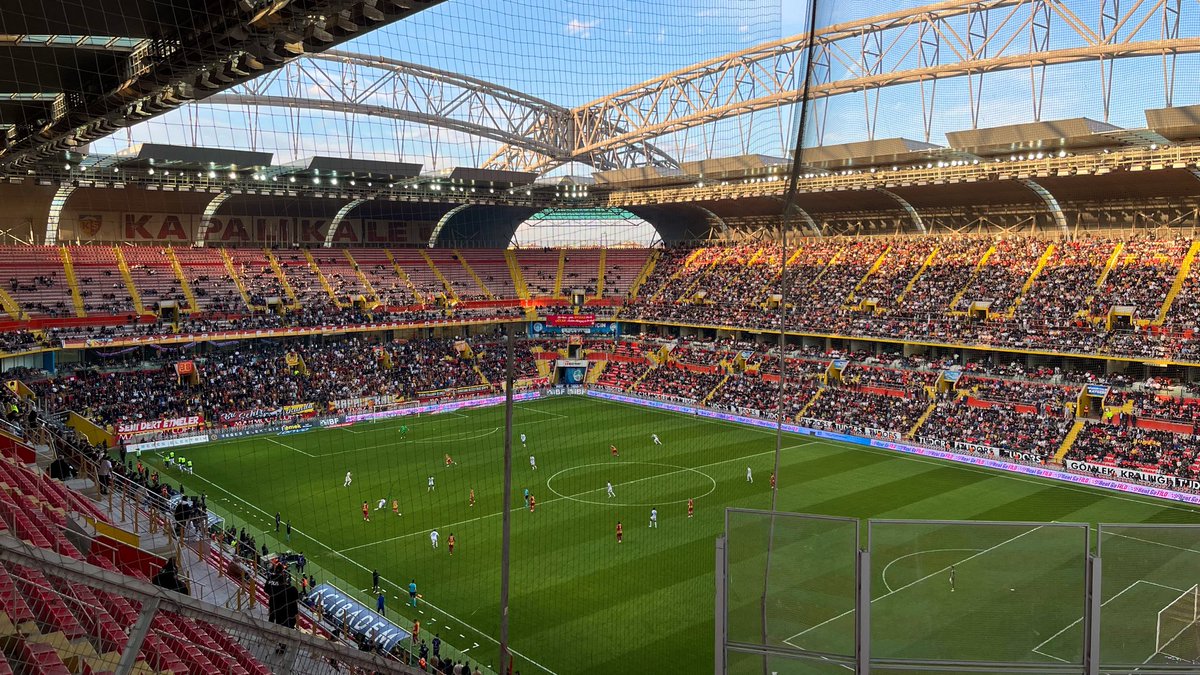 enteligan's tweet photo. 'her şeye rağmen peşindeyiz.' • @crizesporas 

zecorner kayserispor x çaykur rizespor, rhg enertürk enerji stadyumu https://t.co/hje7hpxC3m