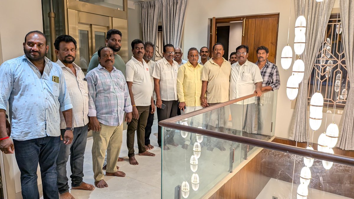 aar_here's tweet image. ఎన్ కొత్తపల్లి గ్రామ తెలుగుదేశం పార్టీ నాయకులు, ఎన్ కొత్తపల్లి నీటి సంఘం అధ్యక్షులు గుత్తుల శ్రీనివాసరావు (డాక్టర్ శ్రీను) గారి నూతన గృహప్రవేశం సందర్భంగా శనివారం ఆయన నూతన గృహాన్ని సందర్శించి శుభాకాంక్షలు తెలియచేయటం జరిగింది 

#newhouse #housewarming #ChandrababuNaidu #PawanKalyan