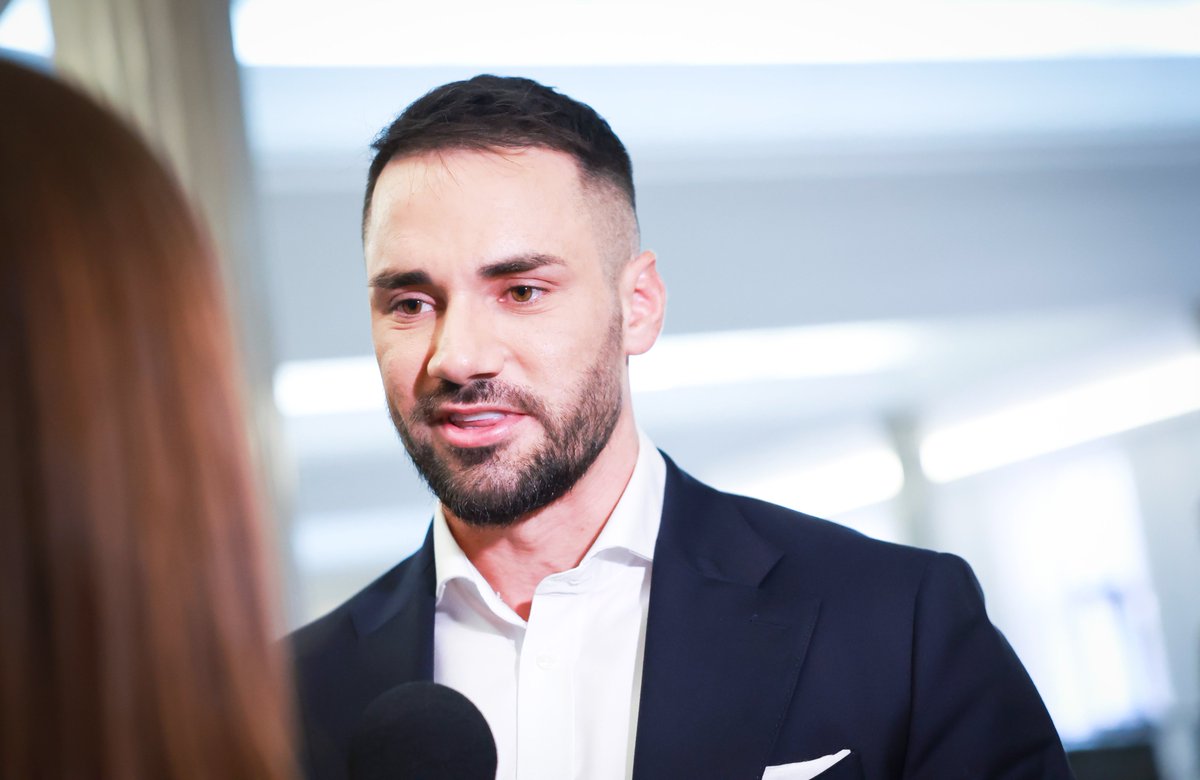 zachodni's tweet image. Jest termin pogrzebu Łukasza Litewki. Poseł zostanie pochowany w Sosnowcu.

dziennikzachodni.pl/ar/c1p2-289438…