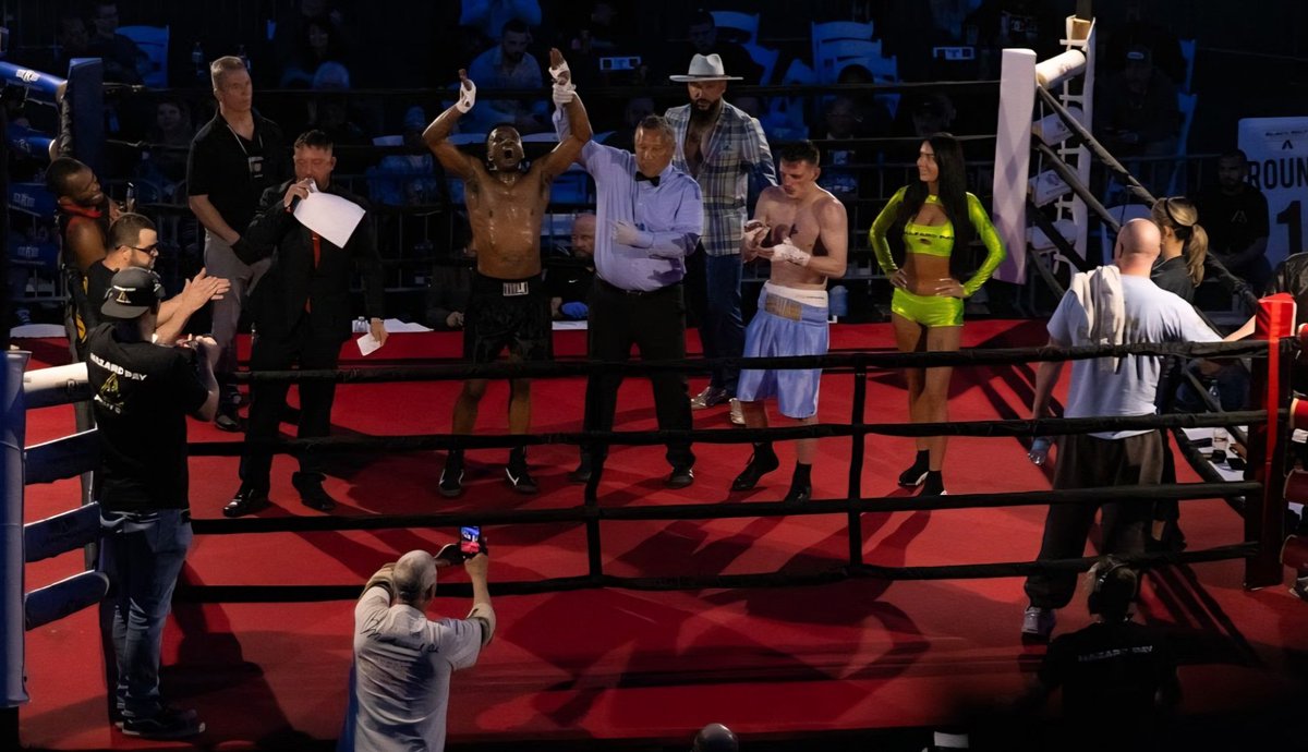 NickLendl's tweet photo. Some great shots from #HazardPay #Boxing presents #BoilerRoom. #BillHutchinson really knows how to put on a show!! 🎤 💪 

 #RingAnnouncer #Pittsburgh
📷 Bob Piskor’s Photography https://t.co/HRFJQd4bkO