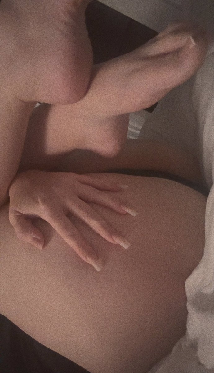 ChaiTeabbyyyy's tweet image. Come fold me like a 🥨 🤭
 #nails #feet #nsfw #sexy #mommy #thick #of #pawg #mombod #selling #sending #sendit #cashapp #venmo #paypig #payme #payup #content #fun #wata #play #goth