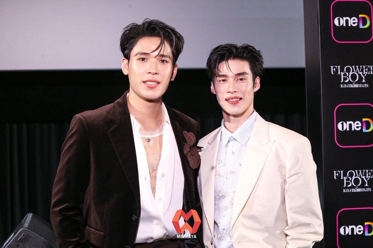 "เพิร์ล - พีค" ระหว่างให้สัมภาษณ์สื่อมวลชนก่อนเริ่มงานเปิดตัวซีรีส์ "FLOWER BOY หลงกลิ่นเกสร World Premiere"

ทุกวันเสาร์ เวลา 20:30 น.
รับชมทาง
📺 ดูทีวี ช่องวัน 31
📲 ดูย้อนหลัง แอป oneD ที่เดียว

#FlowerBoyTH #หลงกลิ่นเกสร
#FlowerBoy_WorldPremiere
#PearlPeak #เพิร์ลพีค