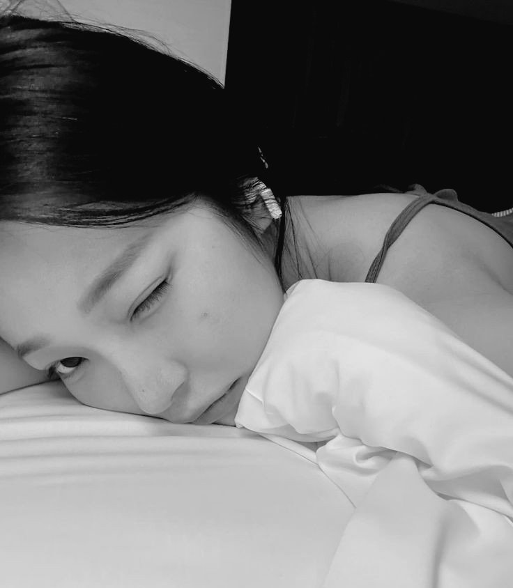 ⠀⠀
Can't sleep.
Capek habis marathon malam Minggu.
⠀⠀
⠀⠀⠀⠀