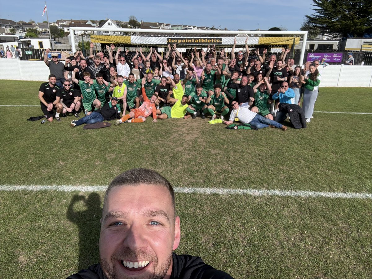 SidmouthTownAFC's tweet image. FT  @torpointafc 0-2 1st Team

⚽️ @nath_cooper96 
⚽️ @ZackGW123 

WESTERN LEAGUE PLAY OFF FINALISTS 😍😍😍

#UTV💚#Vikings

@_WesternLeague_ 
@swsportsnews